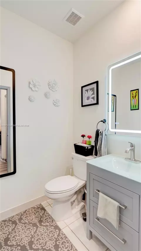 Bath - 3494 W 106th Ter, Hialeah, FL 33018 photo 4 of 4