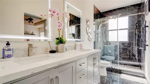 Bath - 3494 W 106th Ter, Hialeah, FL 33018 photo 1 of 4