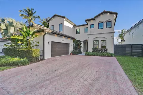 1572 NE 194th St, Miami, FL 33179
