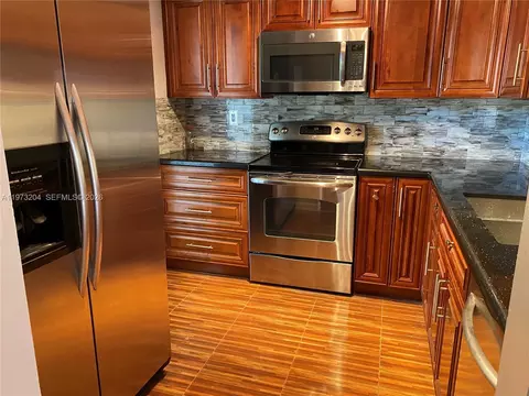 706 Gardens Dr #101, Pompano Beach, FL 33069