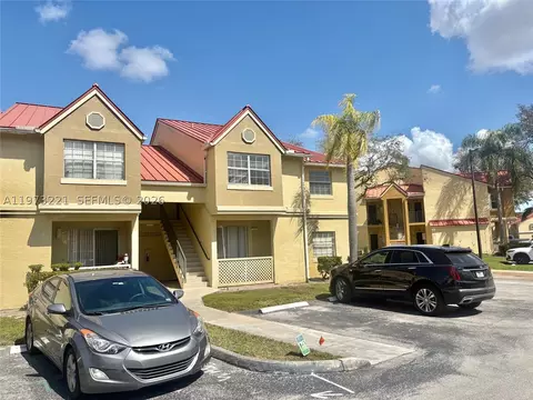 18324 NW 68th Ave #H, Hialeah, FL 33015