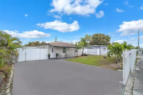 2521 NW 151st St, Miami Gardens, FL 33054