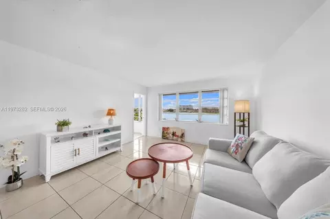 1530 NE 191st St #306, Miami, FL 33179