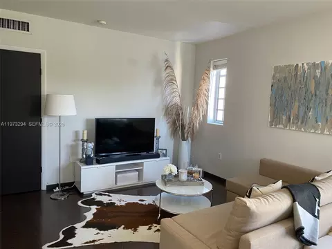 435 21st St #307, Miami Beach, FL 33139