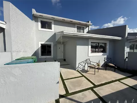 5685 NW 194th Ln, Miami Gardens, FL 33055