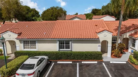 1411 Cottonwood Cir, Weston, FL 33326