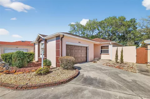 969 Avalon Ave, Lady Lake, FL 32159