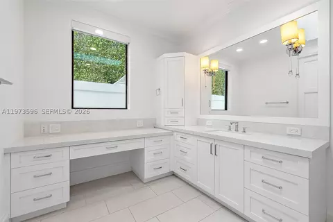 Bath - 108 Waters Edge Dr, Jupiter, FL 33477 photo 2 of 3