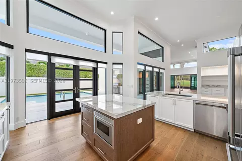 Kitchen - 108 Waters Edge Dr, Jupiter, FL 33477 photo 4 of 5