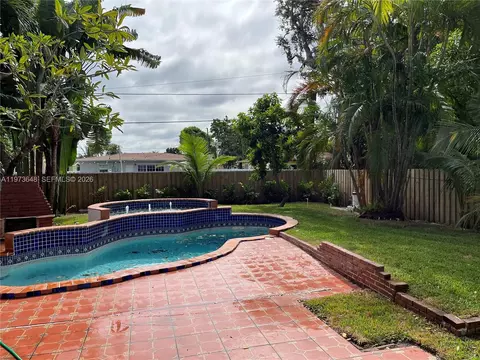 550 NE 174th St, North Miami Beach, FL 33162