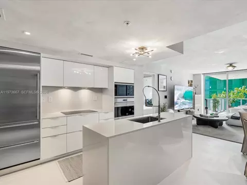 9521 E Bay Harbor Dr #705, Bay Harbor Islands, FL 33154
