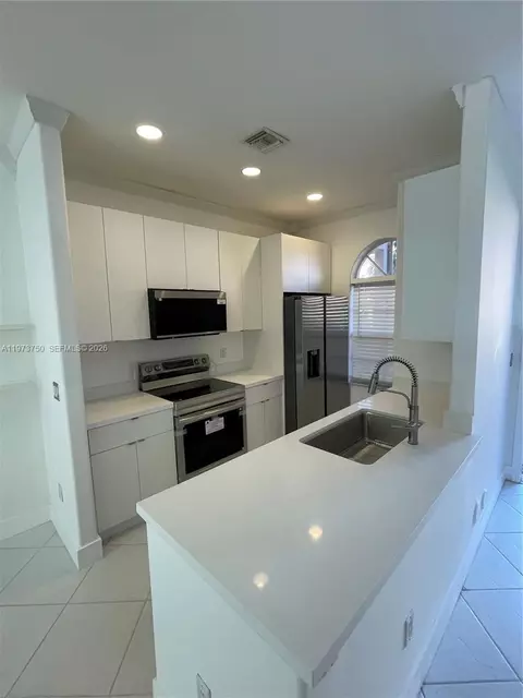 703 NE 195th St #703, Miami, FL 33179