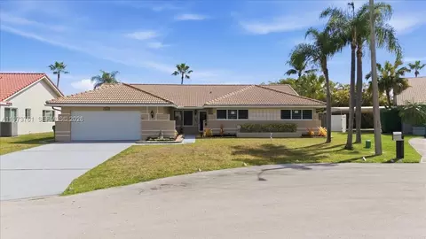 6520 Olde Moat Way, Davie, FL 33331