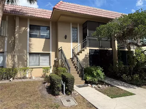 302 Lakeview Dr #204, Weston, FL 33326