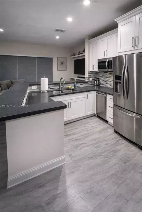12140 SW 4th St, Pembroke Pines, FL 33025