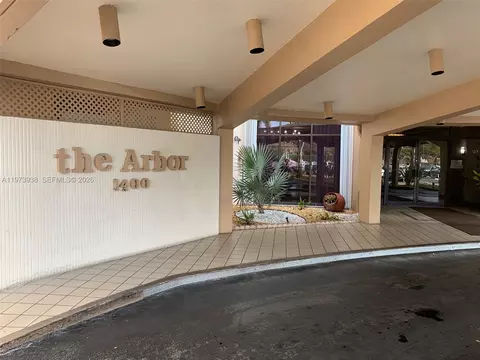 1400 Saint Charles #313, Pembroke Pines, FL 33026