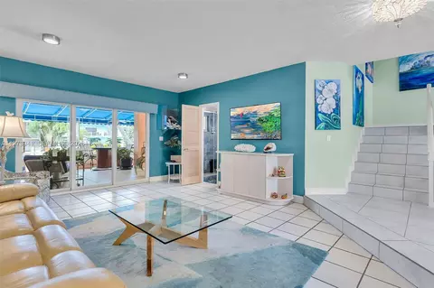 Living - 1218 Mockingbird Rd, Key Largo, FL 33037 photo 3 of 5