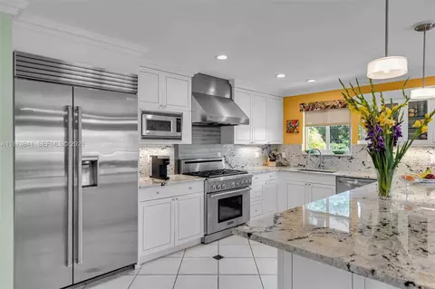 Kitchen - 1218 Mockingbird Rd, Key Largo, FL 33037 photo 3 of 5