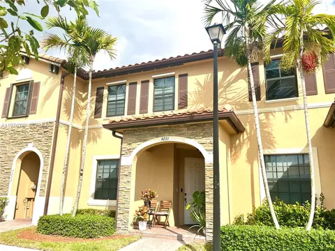 9271 W 33rd Ln, Hialeah, FL 33018