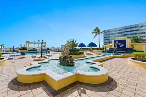 7601 E Treasure Dr #PH 216, North Bay Village, FL 33141