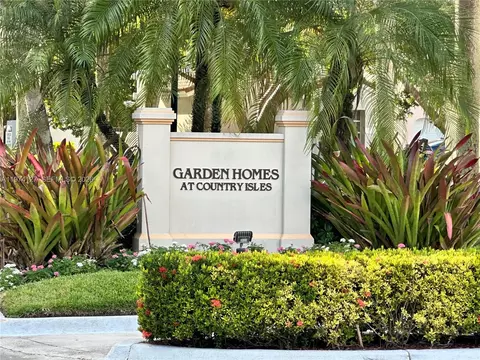 1361 Seagrape Cir, Weston, FL 33326