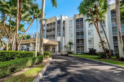 9725 NW 52nd St #213, Doral, FL 33178