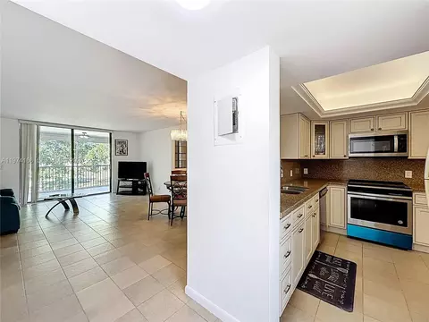 7331 NW 18th St #202, Margate, FL 33063