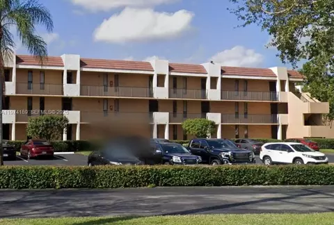 5920 Coral Lake Dr #208, Margate, FL 33063