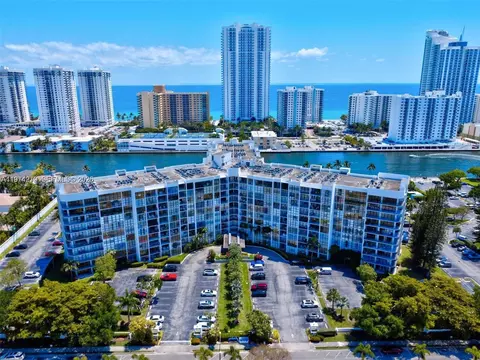 1000 Parkview Dr #1022, Hallandale Beach, FL 33009