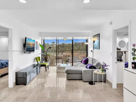 20335 W Country Club Dr #310, Aventura, FL 33180