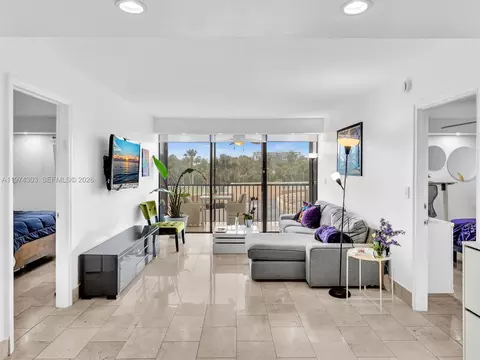 20335 W Country Club Dr #310, Aventura, FL 33180