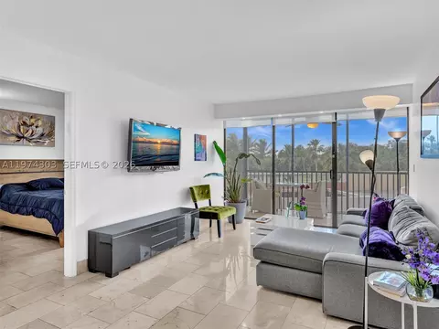 20335 W Country Club Dr #310, Aventura, FL 33180