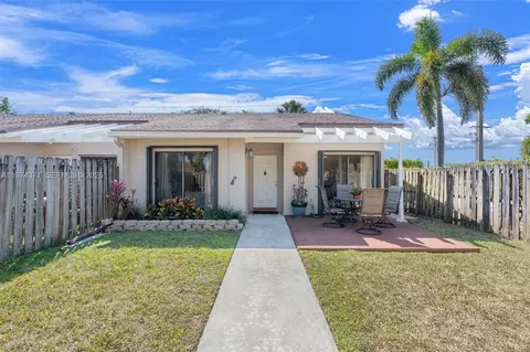 1064 E Lakes Dr, Pompano Beach, FL 33064