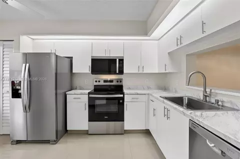 701 SW 142nd Ave #113S, Pembroke Pines, FL 33027