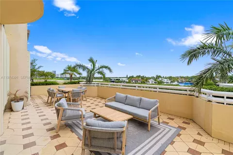 20191 E Country Club Dr #407, Aventura, FL 33180