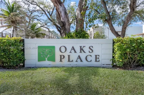5467 W Oak Way, Davie, FL 33314