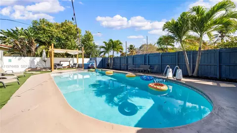 1300 NW 7th Ave, Fort Lauderdale, FL 33311
