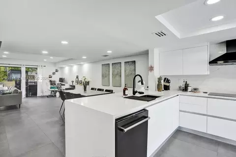 2723 NE 164th St #77, North Miami Beach, FL 33160