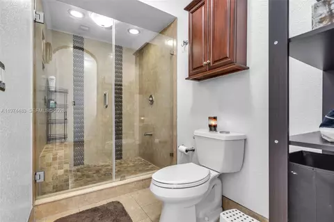 Bath - 42 W 44th St, Hialeah, FL 33012 photo 2 of 3
