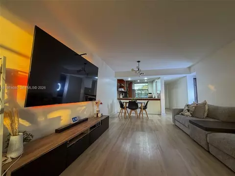 1709 Whitehall Dr #405, Davie, FL 33324