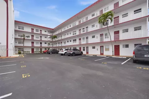 4270 NW 40th St #104, Lauderdale Lakes, FL 33319