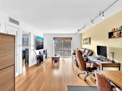 1236 Alton Rd #402, Miami Beach, FL 33139