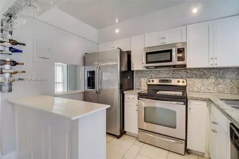 9001 Sunrise Lakes Blvd #109, Sunrise, FL 33322