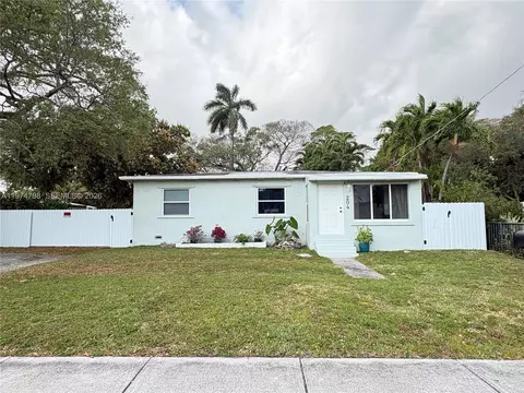 204 SW 7th Ave, Hallandale Beach, FL 33009