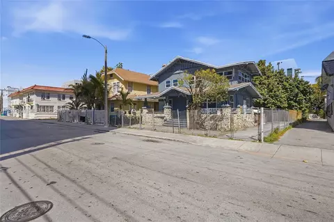 667 NW 1st St, Miami, FL 33128