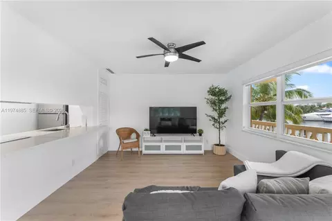 815 Middle River Dr #218, Fort Lauderdale, FL 33304