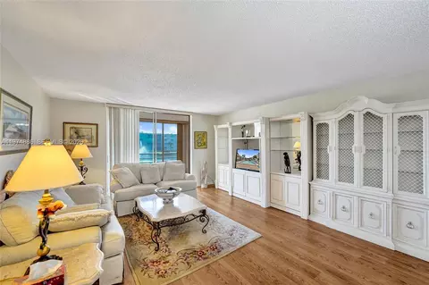 Living - 324 SE 10th St #208, Dania Beach, FL 33004 photo 1 of 8