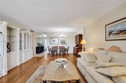 Living - 324 SE 10th St #208, Dania Beach, FL 33004 photo 6 of 8