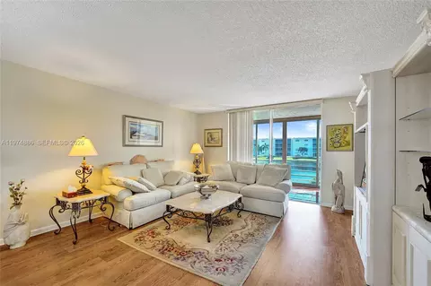 Living - 324 SE 10th St #208, Dania Beach, FL 33004 photo 3 of 8