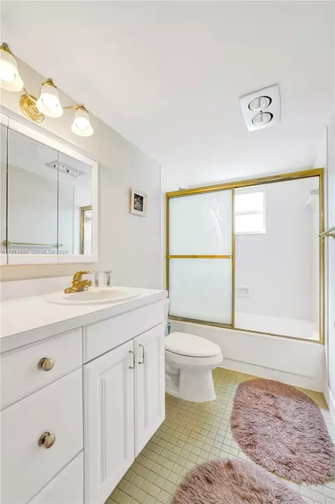 Bath - 324 SE 10th St #208, Dania Beach, FL 33004 photo 6 of 6